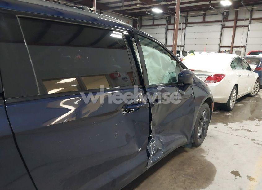 Photo 17 of 2018 Chrysler Pacifica TOURING L (VIN 2C4RC1BG3JR227303)