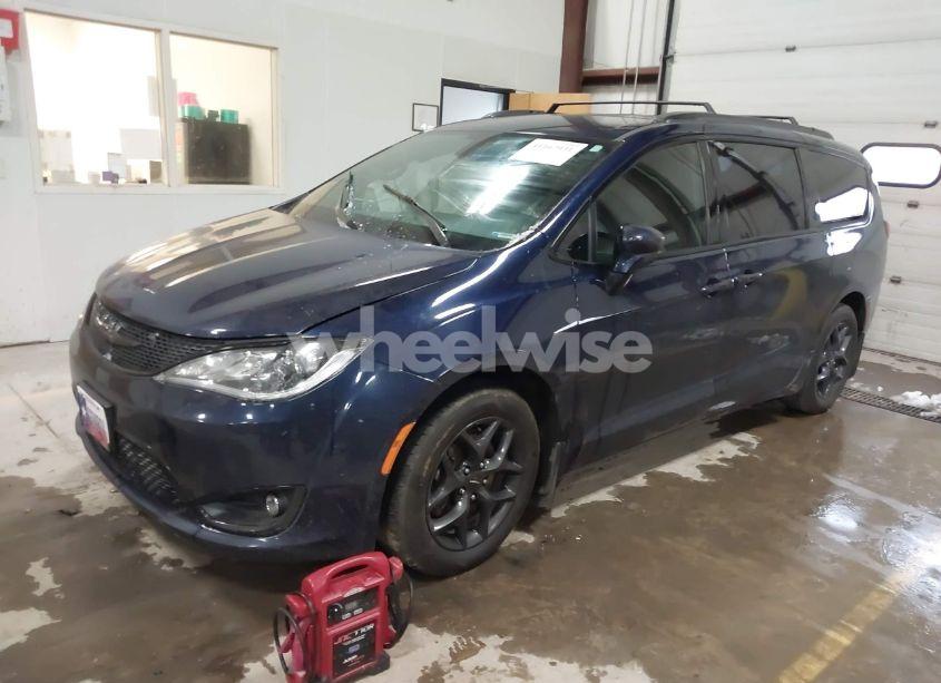 Photo 2 of 2018 Chrysler Pacifica TOURING L (VIN 2C4RC1BG3JR227303)