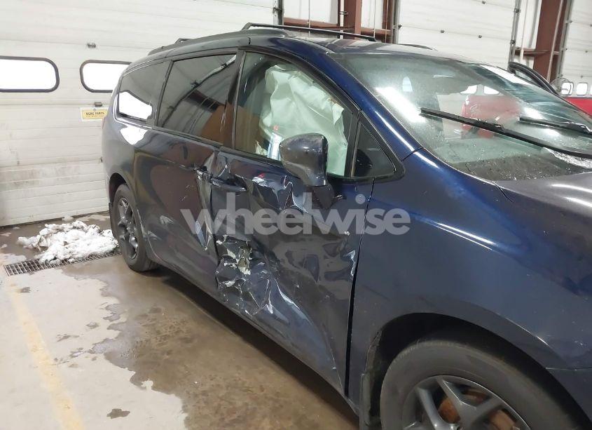 Photo 6 of 2018 Chrysler Pacifica TOURING L (VIN 2C4RC1BG3JR227303)