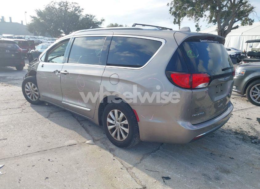 Photo 3 of 2018 Chrysler Pacifica TOURING L (VIN 2C4RC1BG3JR262102)