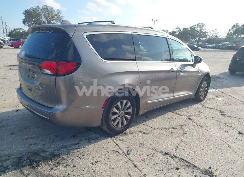 Photo 4 of 2018 Chrysler Pacifica TOURING L (VIN 2C4RC1BG3JR262102)