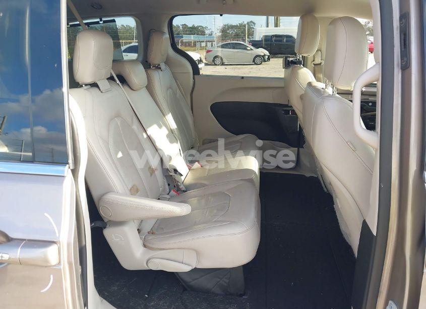 Photo 8 of 2018 Chrysler Pacifica TOURING L (VIN 2C4RC1BG3JR262102)