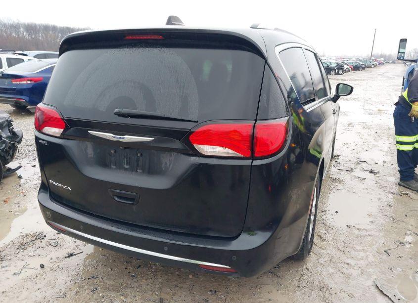 Photo 4 of 2019 Chrysler Pacifica TOURING L (VIN 2C4RC1BG3KR613432)