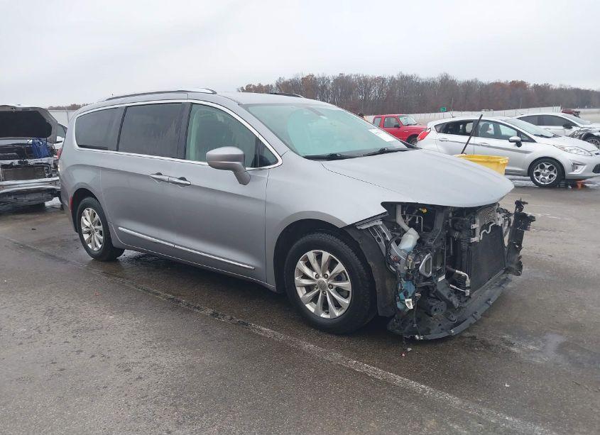 2019 Chrysler Pacifica TOURING L (VIN 2C4RC1BG3KR650044) main photo