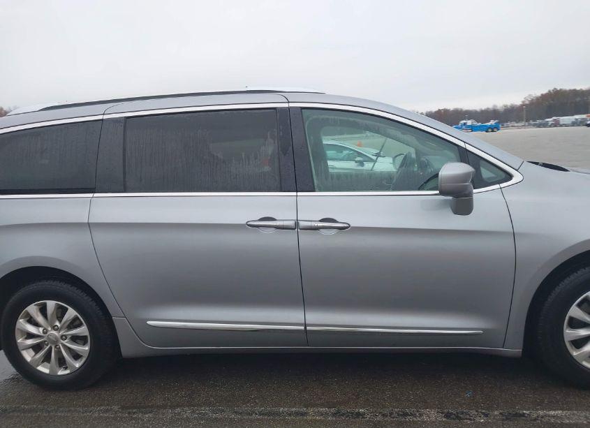 Photo 14 of 2019 Chrysler Pacifica TOURING L (VIN 2C4RC1BG3KR650044)