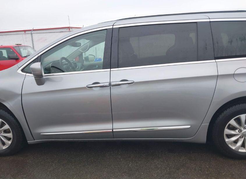 Photo 15 of 2019 Chrysler Pacifica TOURING L (VIN 2C4RC1BG3KR650044)