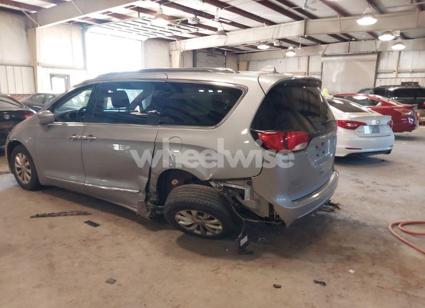 Photo 3 of 2019 Chrysler Pacifica TOURING L (VIN 2C4RC1BG3KR698319)