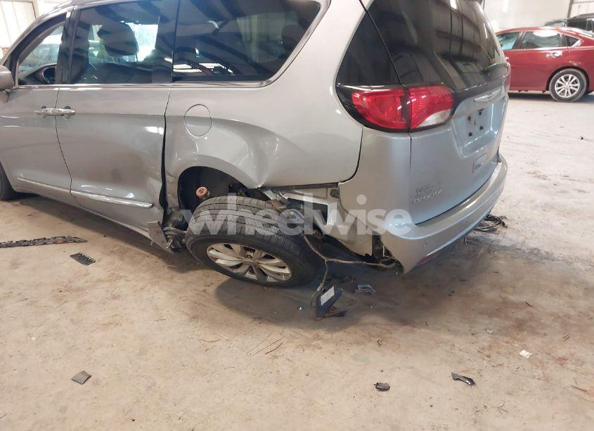 Photo 6 of 2019 Chrysler Pacifica TOURING L (VIN 2C4RC1BG3KR698319)