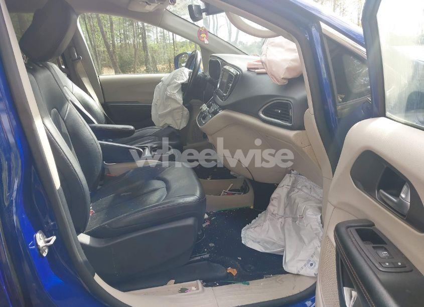 Photo 5 of 2020 Chrysler Pacifica TOURING L (VIN 2C4RC1BG3LR280098)