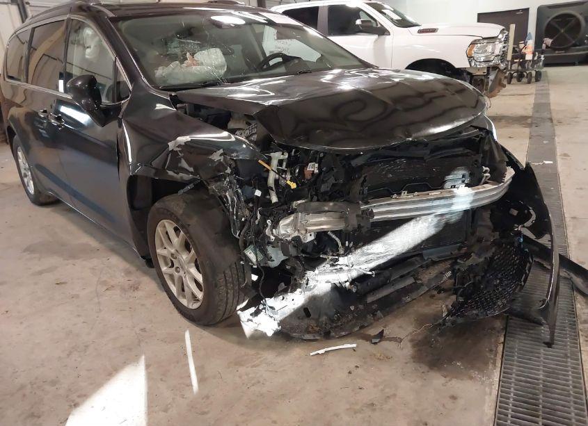 Photo 12 of 2021 Chrysler Pacifica TOURING L (VIN 2C4RC1BG3MR533227)