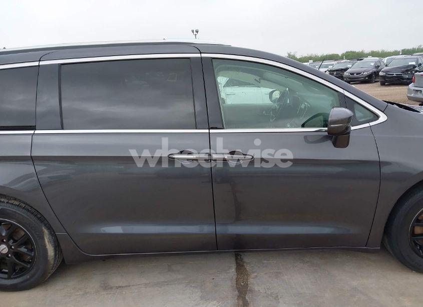 Photo 13 of 2021 Chrysler Pacifica TOURING L (VIN 2C4RC1BG3MR574439)