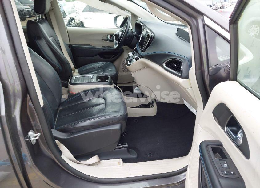 Photo 5 of 2021 Chrysler Pacifica TOURING L (VIN 2C4RC1BG3MR574439)