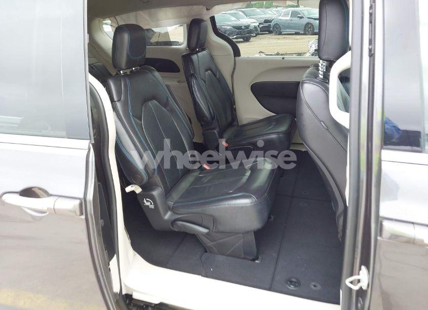 Photo 8 of 2021 Chrysler Pacifica TOURING L (VIN 2C4RC1BG3MR574439)