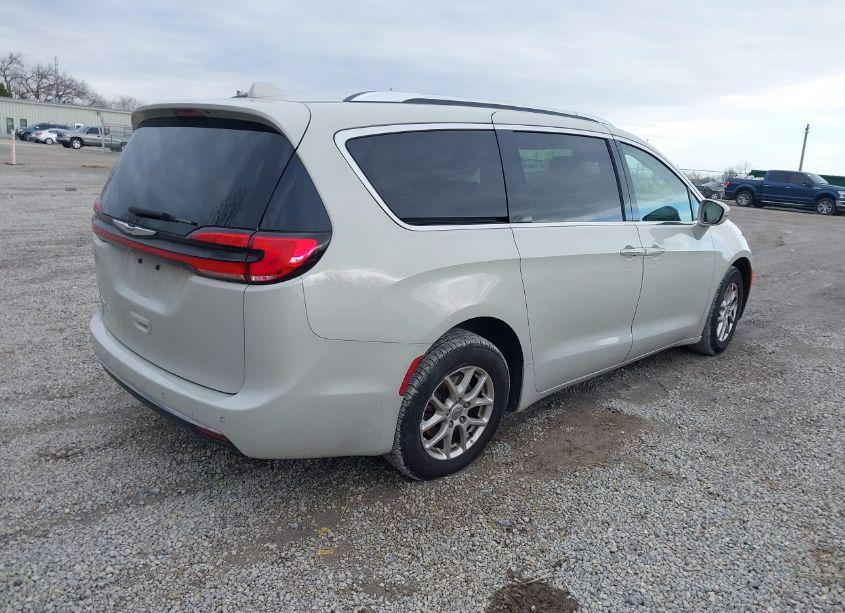 Photo 4 of 2021 Chrysler Pacifica TOURING L (VIN 2C4RC1BG3MR589300)