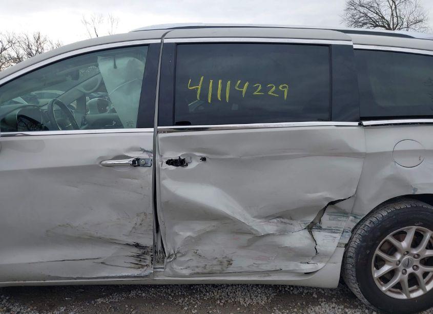 Photo 6 of 2021 Chrysler Pacifica TOURING L (VIN 2C4RC1BG3MR589300)