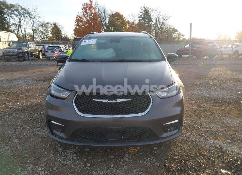 Photo 12 of 2022 Chrysler Pacifica TOURING L (VIN 2C4RC1BG3NR106566)