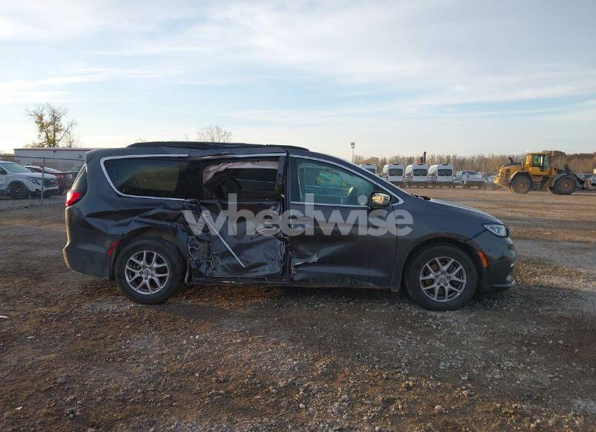 Photo 13 of 2022 Chrysler Pacifica TOURING L (VIN 2C4RC1BG3NR106566)