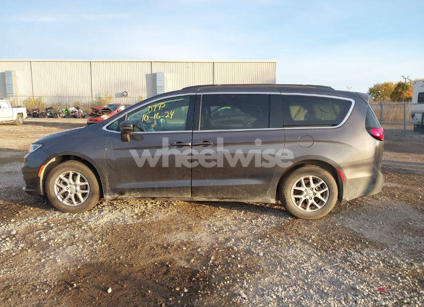 Photo 14 of 2022 Chrysler Pacifica TOURING L (VIN 2C4RC1BG3NR106566)