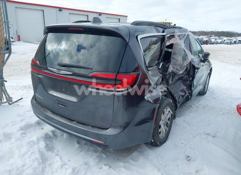 Photo 4 of 2022 Chrysler Pacifica TOURING L (VIN 2C4RC1BG3NR106566)