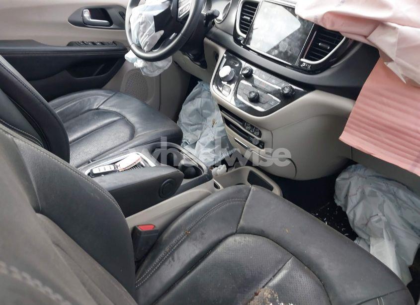 Photo 5 of 2022 Chrysler Pacifica TOURING L (VIN 2C4RC1BG3NR106566)