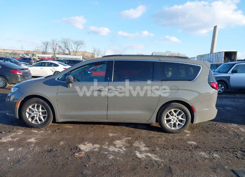 Photo 15 of 2022 Chrysler Pacifica TOURING L (VIN 2C4RC1BG3NR117213)
