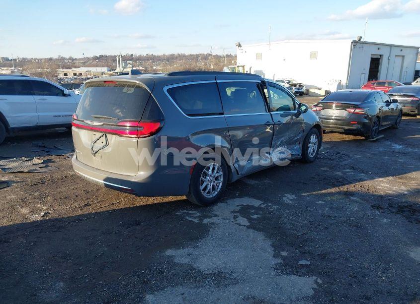 Photo 4 of 2022 Chrysler Pacifica TOURING L (VIN 2C4RC1BG3NR117213)