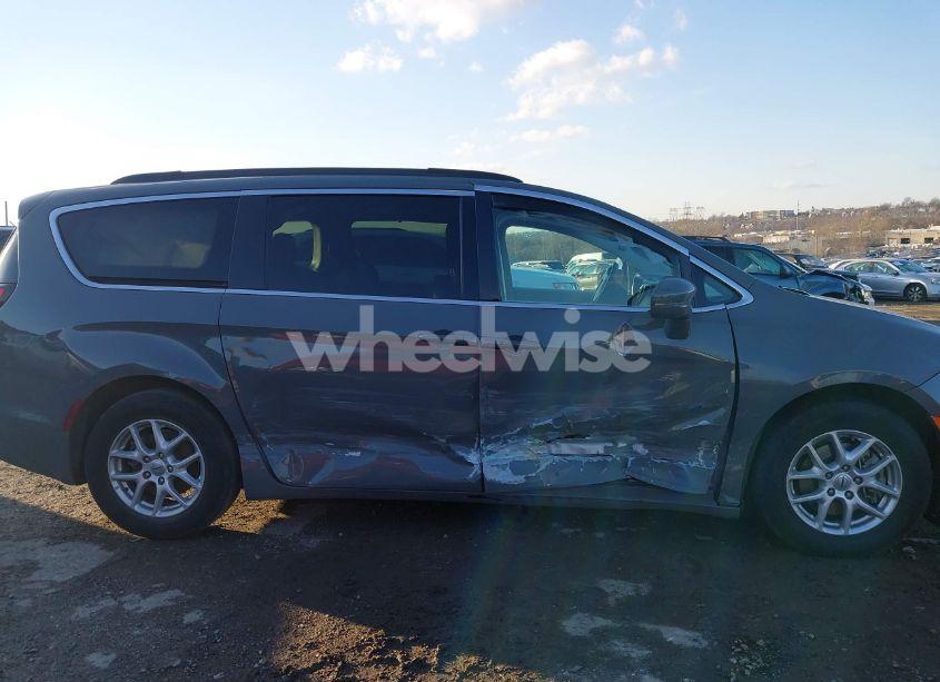 Photo 6 of 2022 Chrysler Pacifica TOURING L (VIN 2C4RC1BG3NR117213)