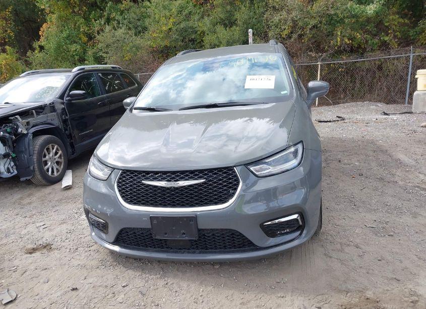 Photo 12 of 2022 Chrysler Pacifica TOURING L (VIN 2C4RC1BG3NR120726)