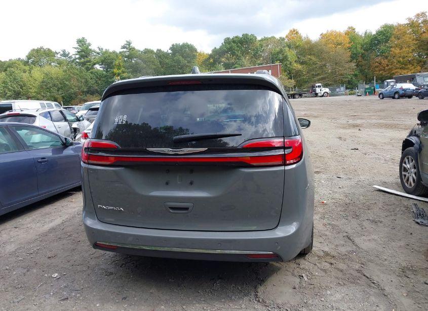 Photo 16 of 2022 Chrysler Pacifica TOURING L (VIN 2C4RC1BG3NR120726)