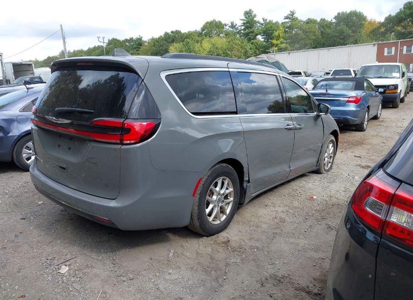 Photo 4 of 2022 Chrysler Pacifica TOURING L (VIN 2C4RC1BG3NR120726)