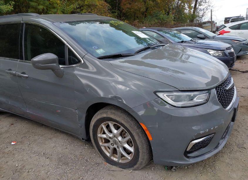 Photo 6 of 2022 Chrysler Pacifica TOURING L (VIN 2C4RC1BG3NR120726)