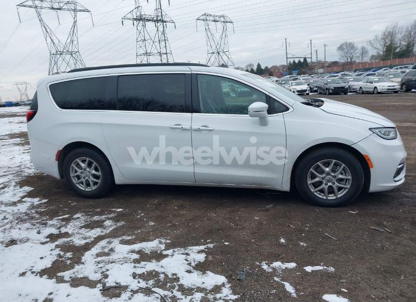 Photo 14 of 2022 Chrysler Pacifica TOURING L (VIN 2C4RC1BG3NR162104)