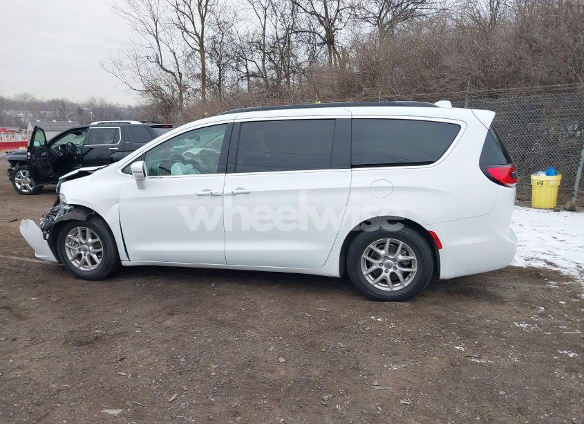 Photo 15 of 2022 Chrysler Pacifica TOURING L (VIN 2C4RC1BG3NR162104)