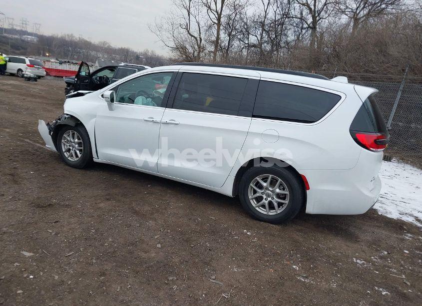 Photo 3 of 2022 Chrysler Pacifica TOURING L (VIN 2C4RC1BG3NR162104)