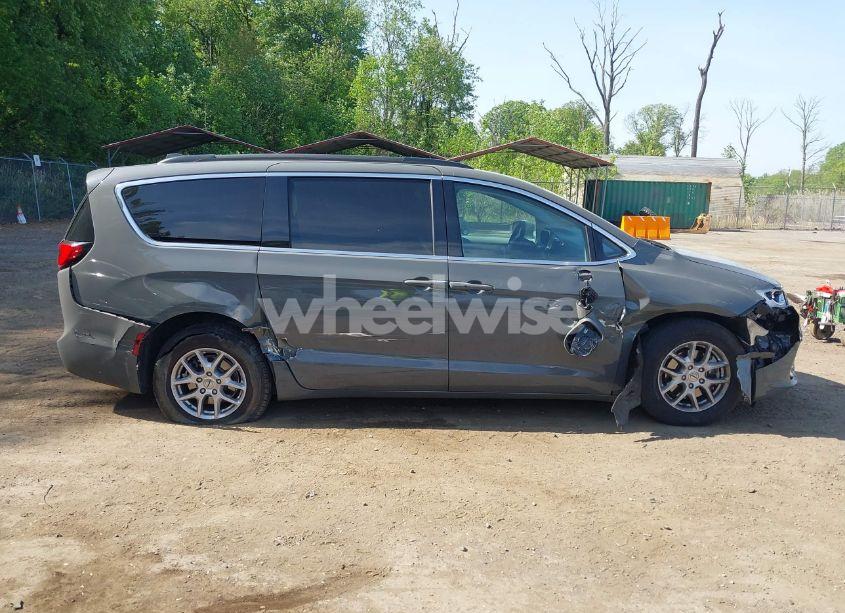 Photo 13 of 2022 Chrysler Pacifica TOURING L (VIN 2C4RC1BG3NR168565)