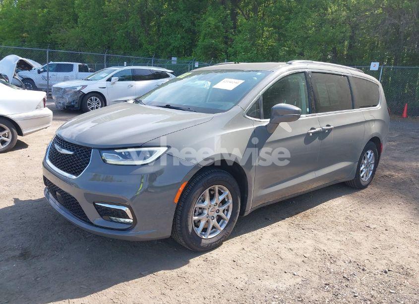 Photo 2 of 2022 Chrysler Pacifica TOURING L (VIN 2C4RC1BG3NR168565)