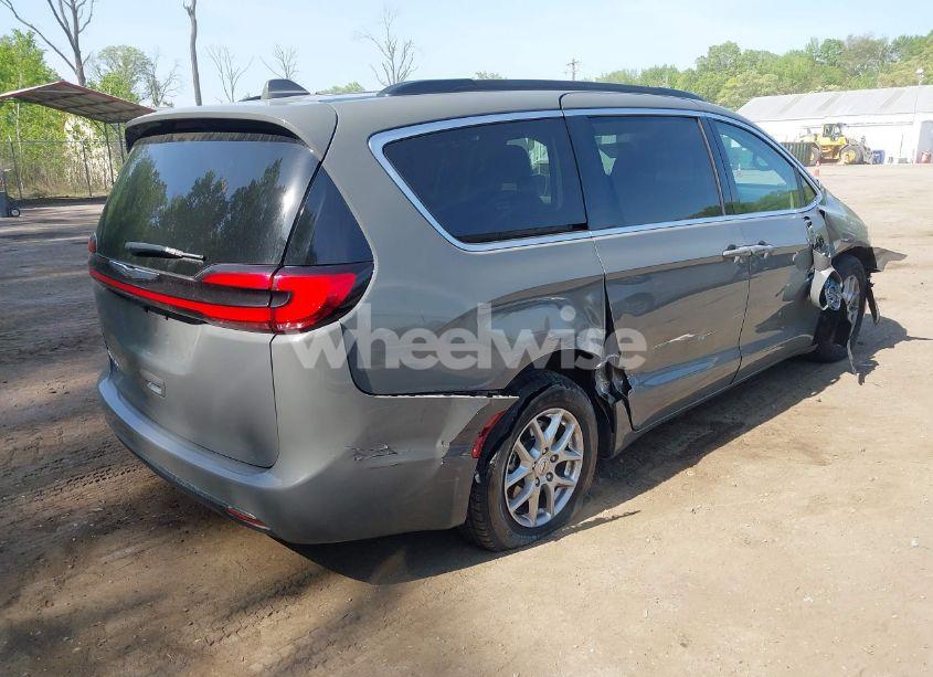 Photo 4 of 2022 Chrysler Pacifica TOURING L (VIN 2C4RC1BG3NR168565)