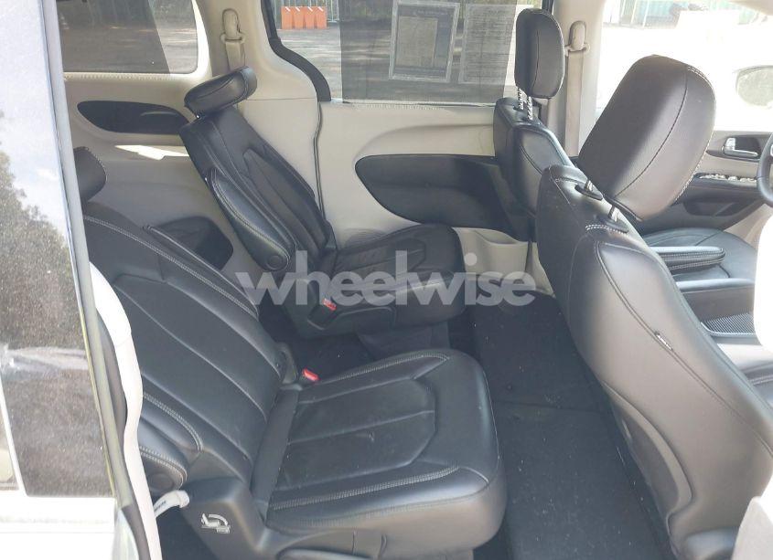 Photo 8 of 2022 Chrysler Pacifica TOURING L (VIN 2C4RC1BG3NR168565)