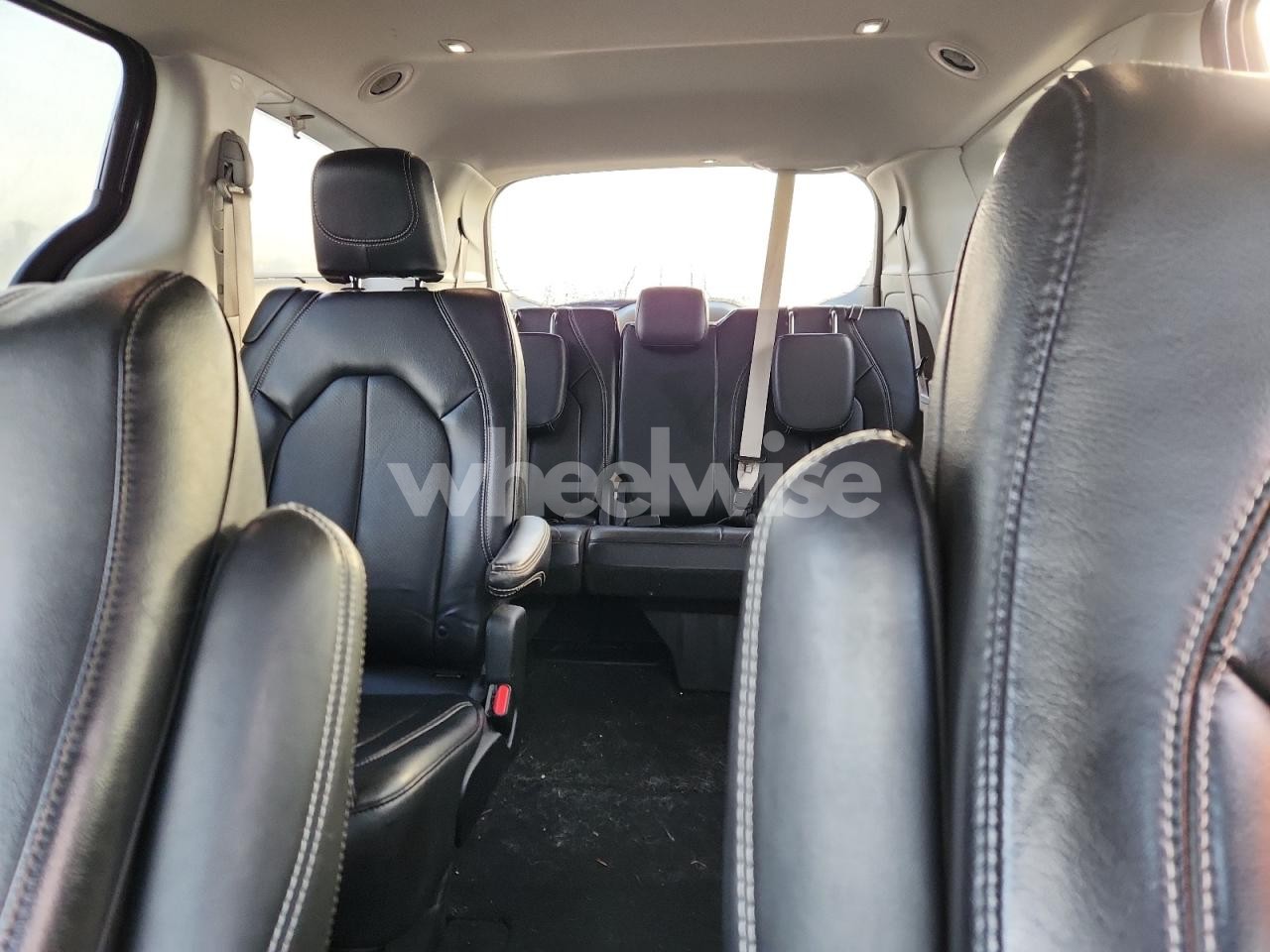 Photo 10 of 2022 CHRYSLER PACIFICA TOURING L (VIN 2C4RC1BG3NR170543)