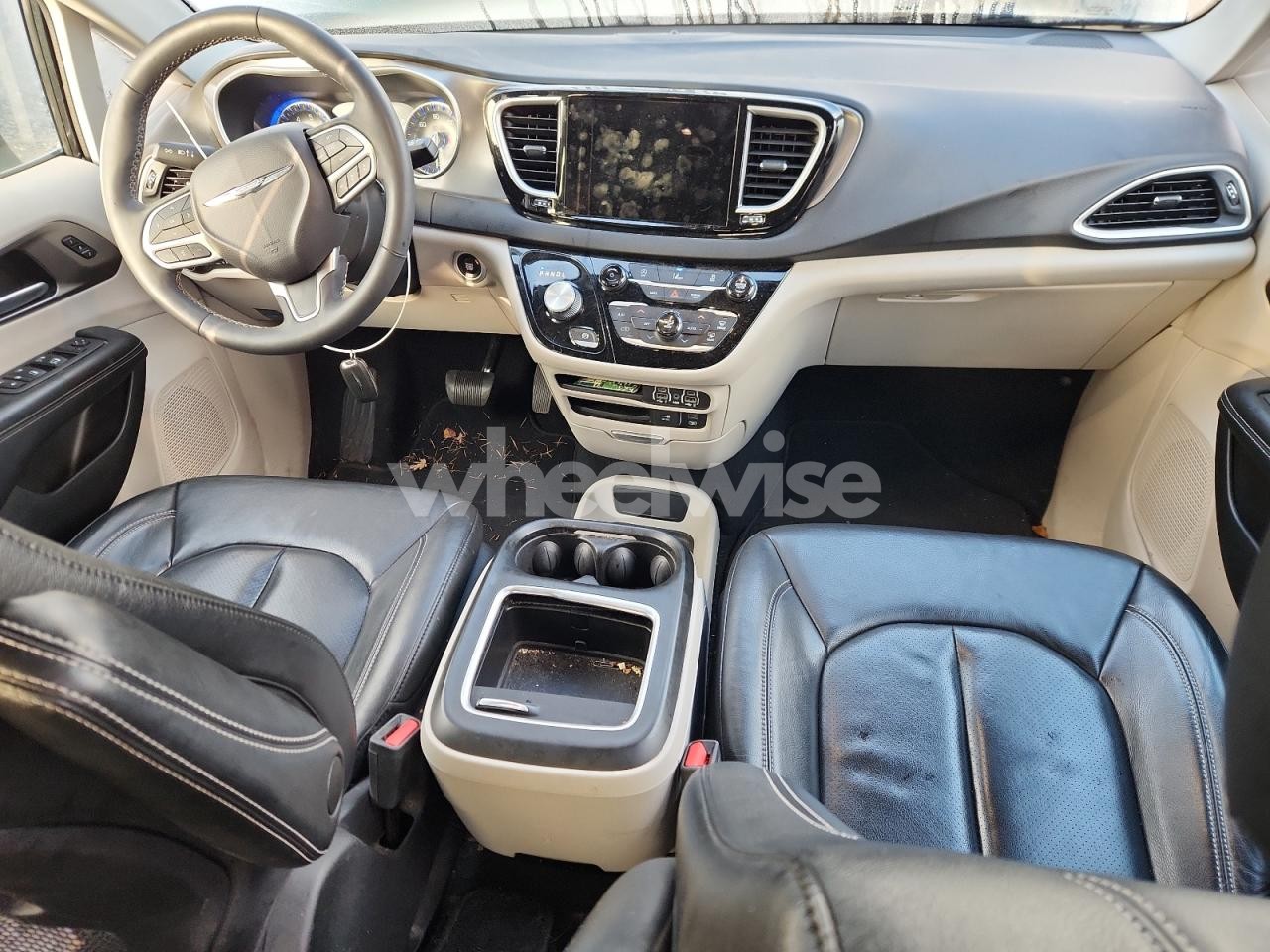 Photo 8 of 2022 CHRYSLER PACIFICA TOURING L (VIN 2C4RC1BG3NR170543)