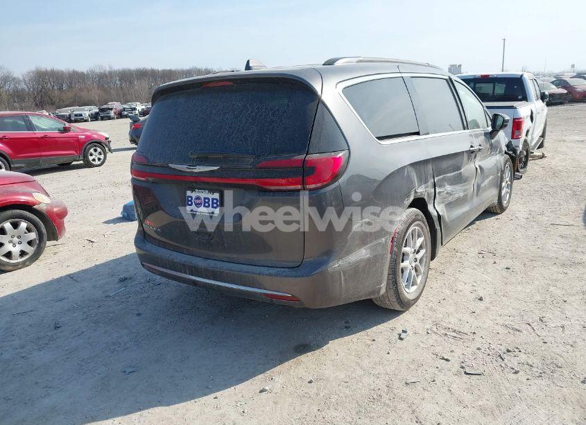 Photo 4 of 2022 Chrysler Pacifica TOURING L (VIN 2C4RC1BG3NR177010)