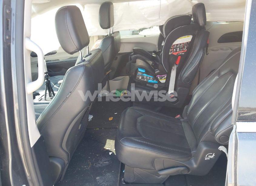 Photo 8 of 2022 Chrysler Pacifica TOURING L (VIN 2C4RC1BG3NR177010)