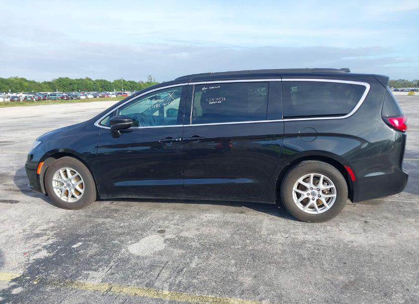 Photo 14 of 2022 Chrysler Pacifica TOURING L (VIN 2C4RC1BG3NR195300)