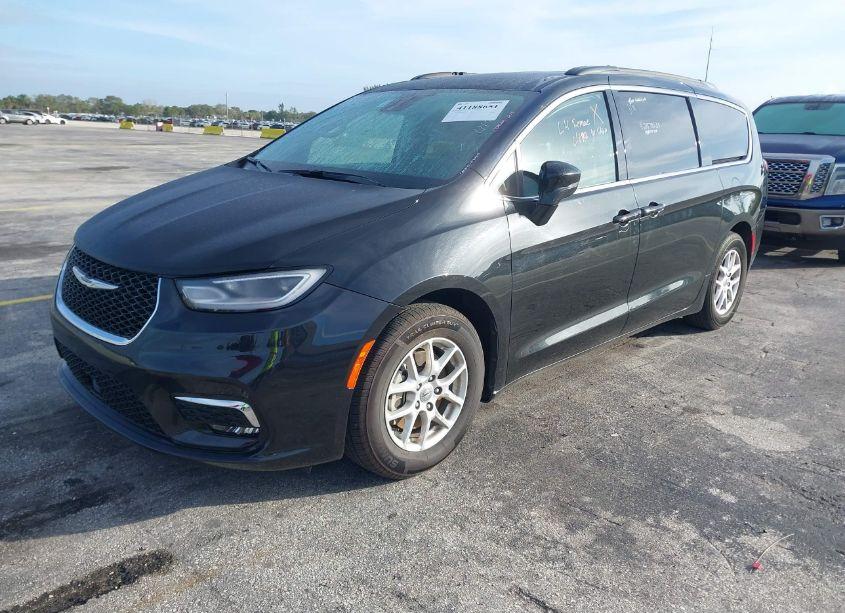 Photo 2 of 2022 Chrysler Pacifica TOURING L (VIN 2C4RC1BG3NR195300)