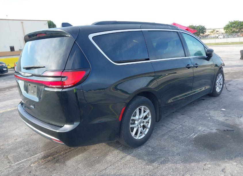 Photo 4 of 2022 Chrysler Pacifica TOURING L (VIN 2C4RC1BG3NR195300)