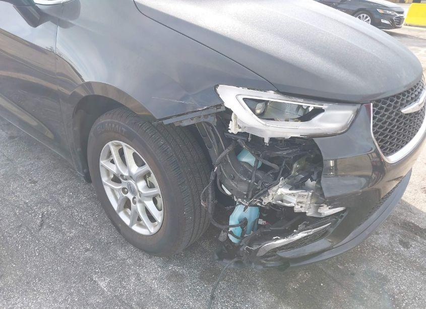 Photo 6 of 2022 Chrysler Pacifica TOURING L (VIN 2C4RC1BG3NR195300)