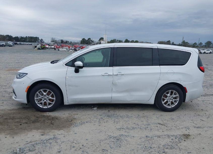 Photo 14 of 2023 Chrysler Pacifica (VIN 2C4RC1BG3PR559671)