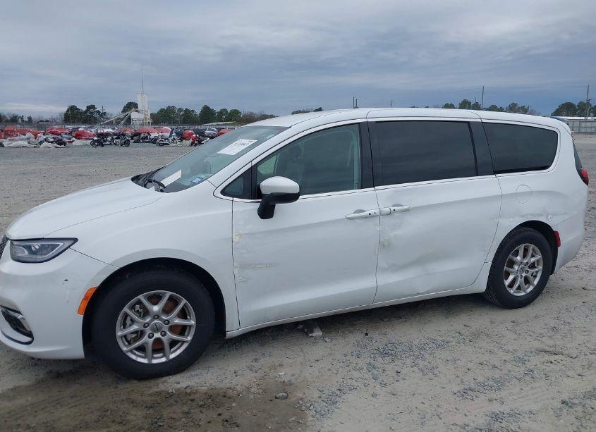 Photo 6 of 2023 Chrysler Pacifica (VIN 2C4RC1BG3PR559671)