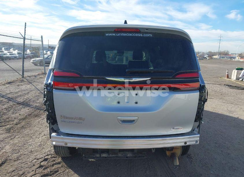 Photo 17 of 2023 Chrysler Pacifica TOURING L (VIN 2C4RC1BG3PR561596)