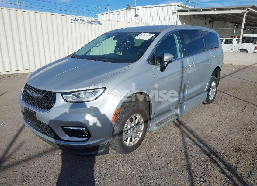 Photo 2 of 2023 Chrysler Pacifica TOURING L (VIN 2C4RC1BG3PR561596)